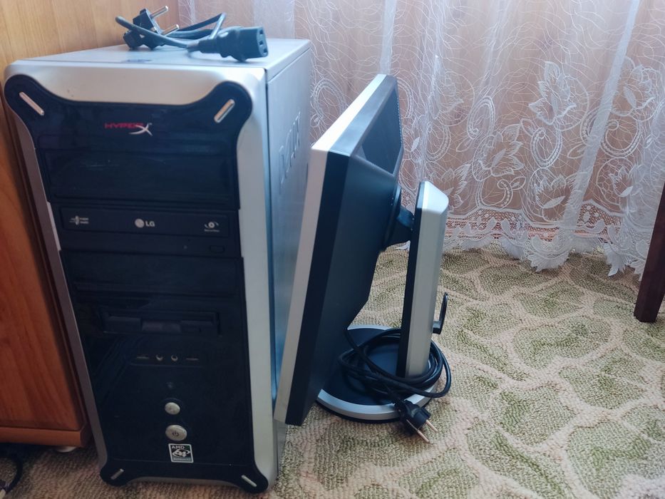 Продаю власний комп'ютер в зв'язку з тим, що купив собі ноутбук.