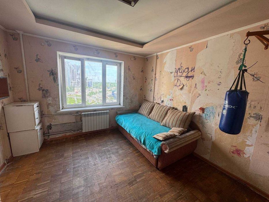 Придаж трикімнатної квартири 78 м., метро Теремки, Магелан