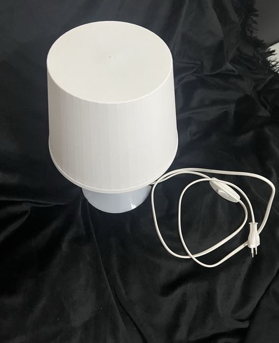 Candeeiro de mesa IKEA (como novo)