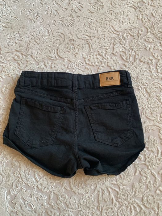 Шорти  Bershka  EUR 34