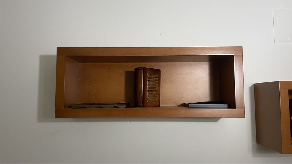 Cama com Colchão e Prateleiras à Venda