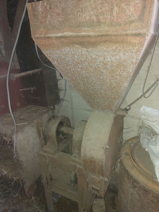 Продам млин  на 3 фази робочий !!!