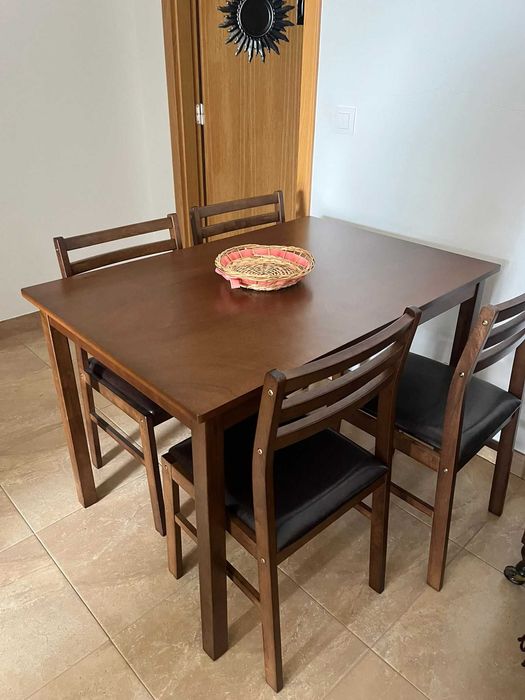 Mesa de Sala com cadeiras