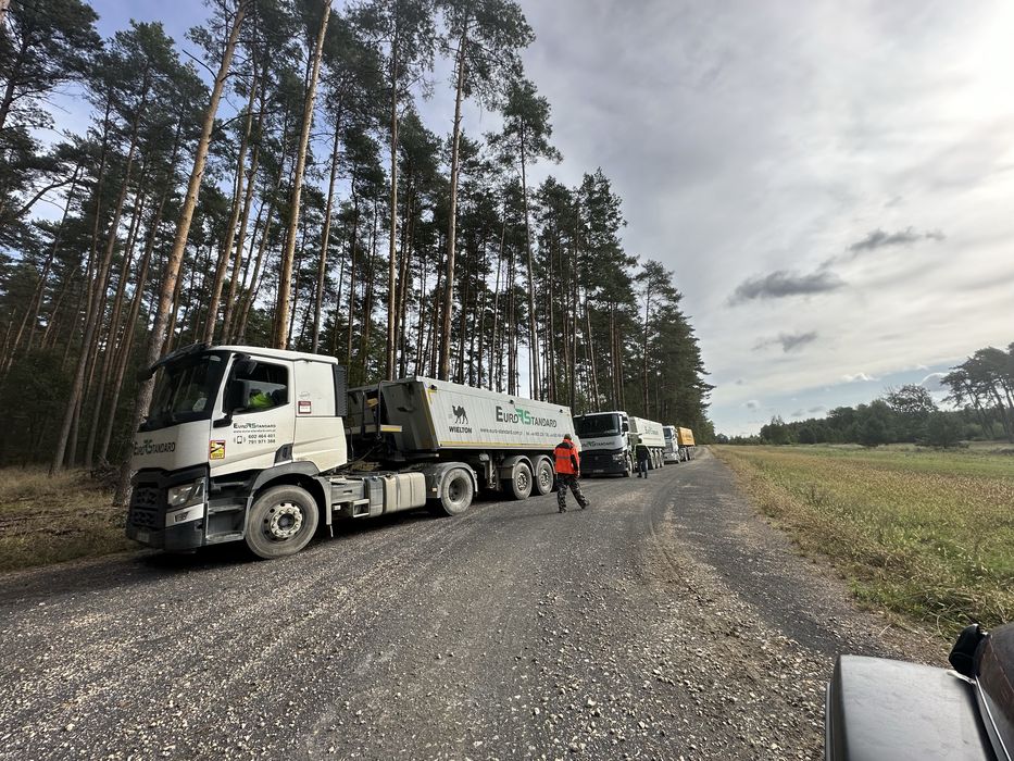 Transport wywrotką, 4-ośki, wanny, niskopodwoziowy, transport maszyn