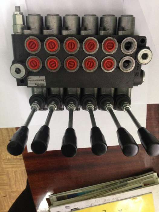 гідророзподільник Распределитель Гидрораспределитель маніпулятор тракт