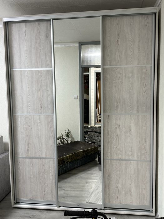 продам шкаф-купе новый, с зеркалом и перемычками