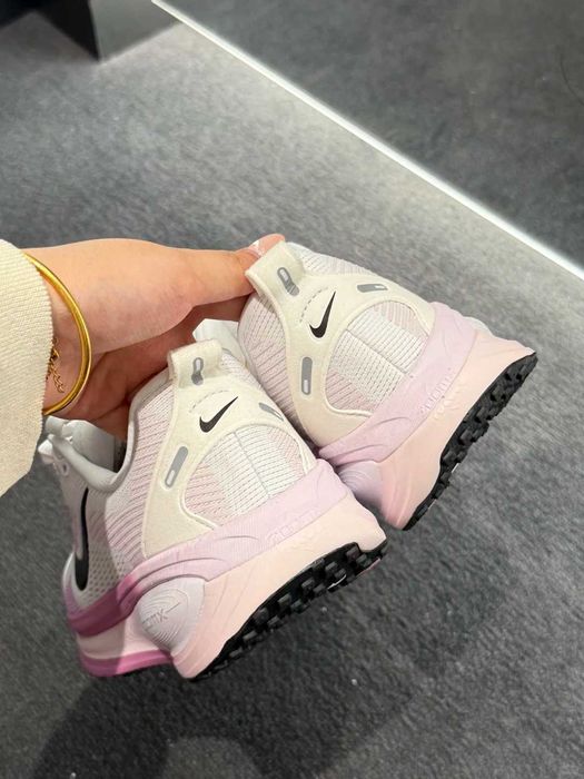 Nike_Kob_6_Pudrowy róż R. 38