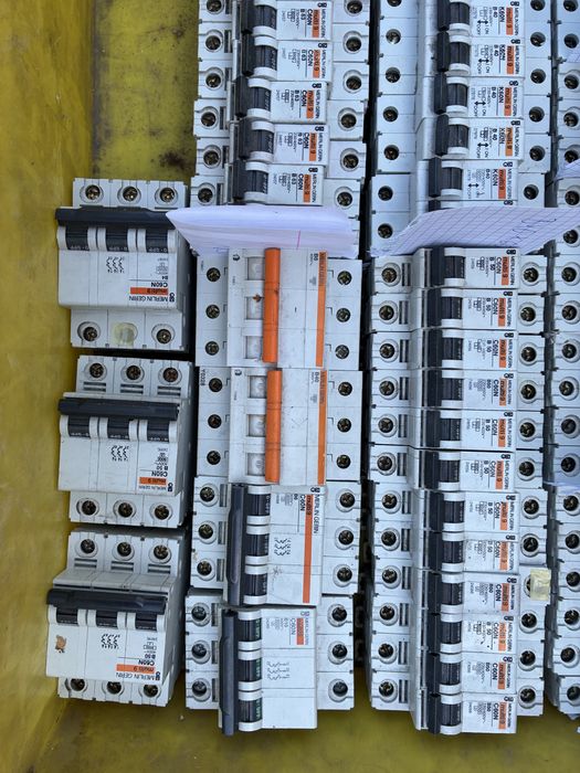 Pakiet Nowy osprzęt Merlin Gerin Multi9 K60N C60N hurt CAŁOŚĆ