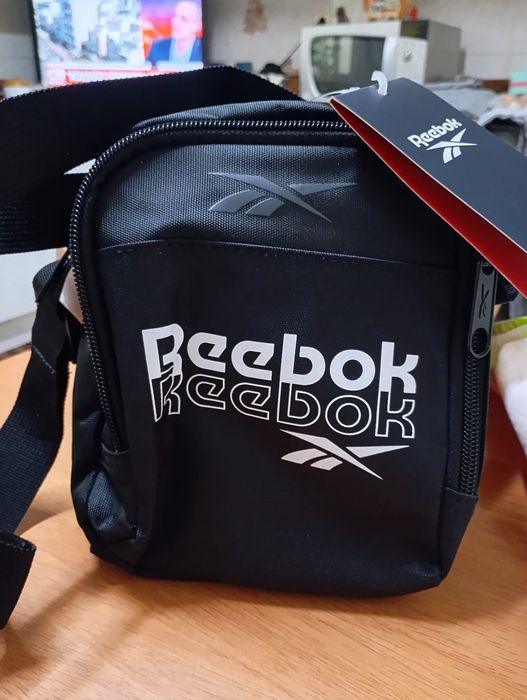 Uma bolsa da Reebok