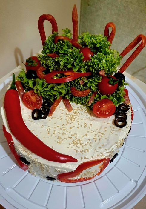 Солоний торт,  еклери та капкейки