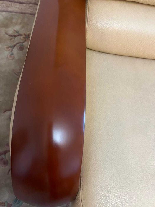 Sofa e poltronas 100% pele natural e madeira