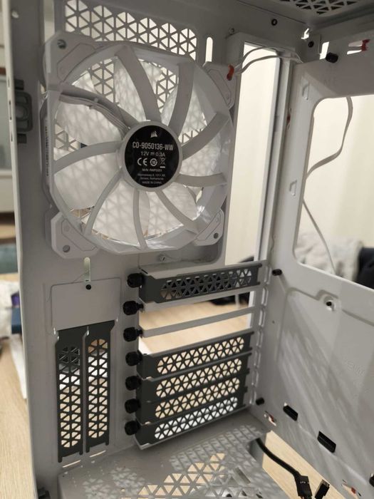 Caixa PC CORSAIR 5000D AIRFLOW com hub corsair e 4 ventoinhas.