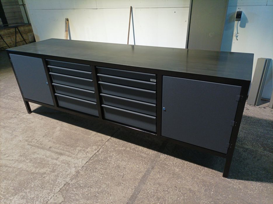 Stół warsztatowy metalowy blat nierdzewny.