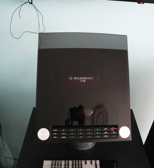 Музыкальный  центр  Bang Olufsen BeoSound 4