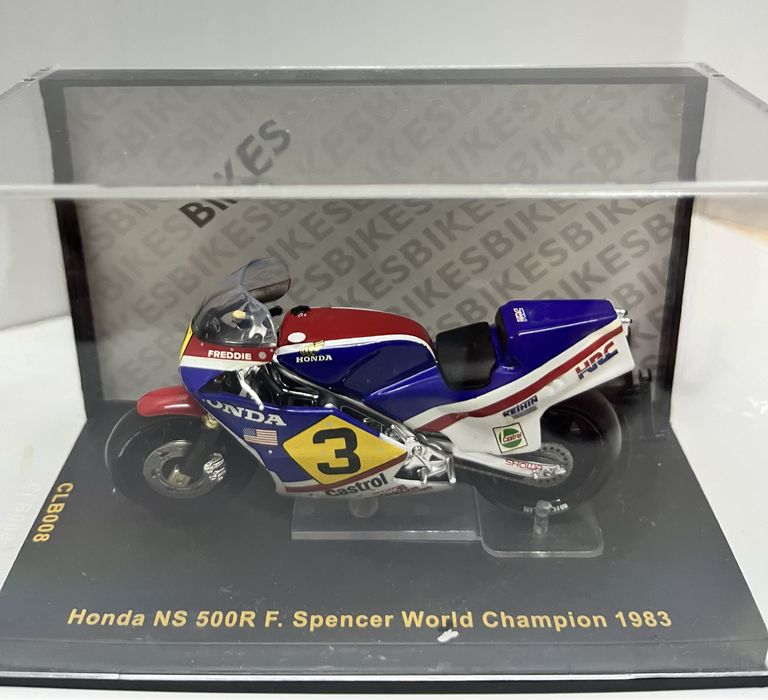 Conjunto de 3 Miniaturas Ixo 1/24 Motos Campeãs do Mubndo