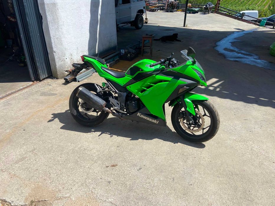 Kawasaki Ninja 300 – Ano 2013 – Impecável
