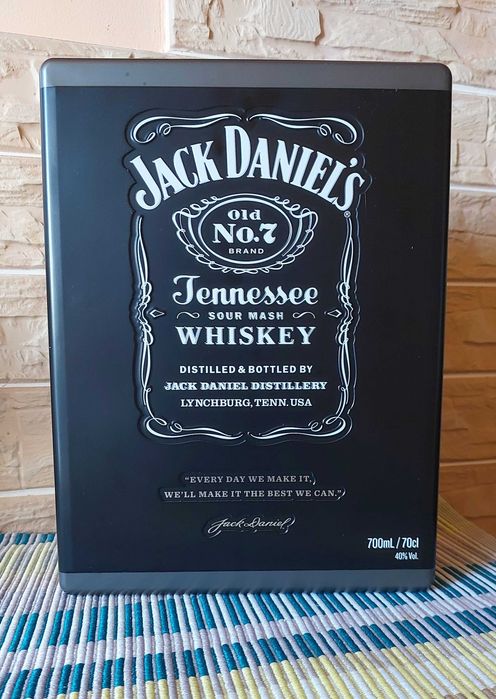 Подарункова металева коробка для віскі Jack Daniel`s 0,7л