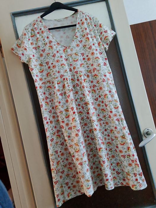 Oddam sukienkę w kwiatki L / XL