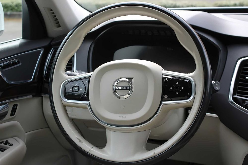 Volvo XC90      2017