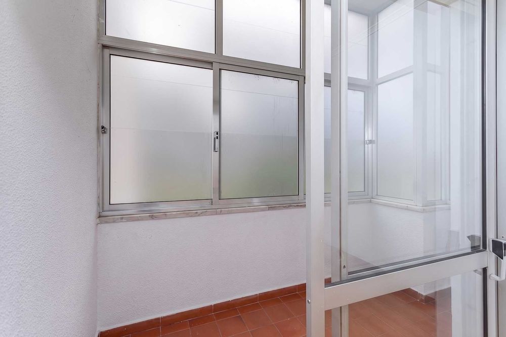 apartamento T2, em R/C, com 80m2 de ABP + 6m2 de área dependente (arrecadação) em Trajouce, São Domingos de Rana