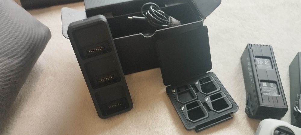 Drone DJI Mavic 3 V 2.0– Combo Completo com Lentes, Excelente Estado