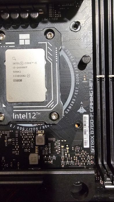Bundle High-End Gaming: Motherboard ASUS ROG STRIX B760-F WiFi + CPU Intel Core i5 (Escolhe a tua versão!)