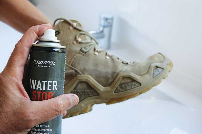 Засоби по догляду Lowa, щітка, спрей, крем, шнурки, аксесуари