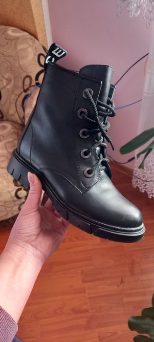 Продам зимні ботінки