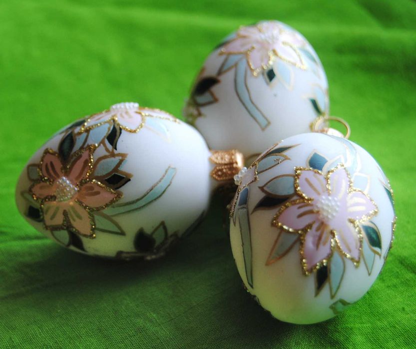 Bombka jajko wielkanocne w regionalne wzory