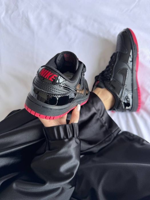 Nike SB Dunk Low « Black / Red Lacquer »
