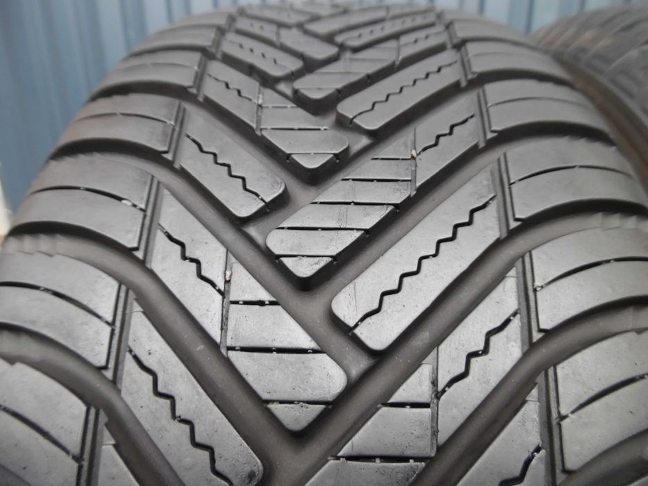 250. Opony WIELOSEZONOWE 205/60/16