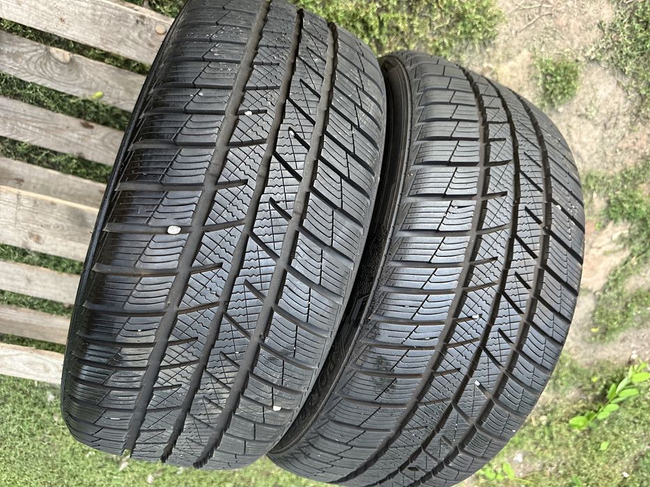 Шини зима майже нові 215/45 R16 Barum