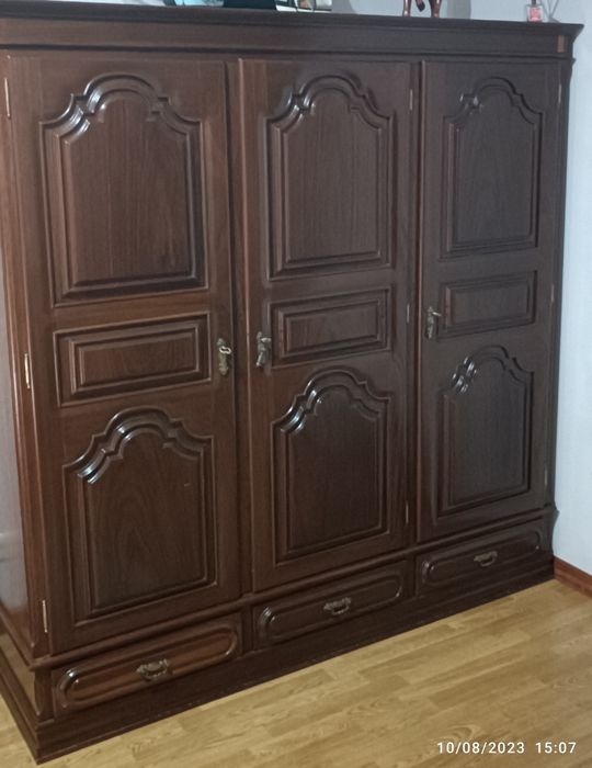 2 mesas de centro,móvel de escritorio,guarda fatos