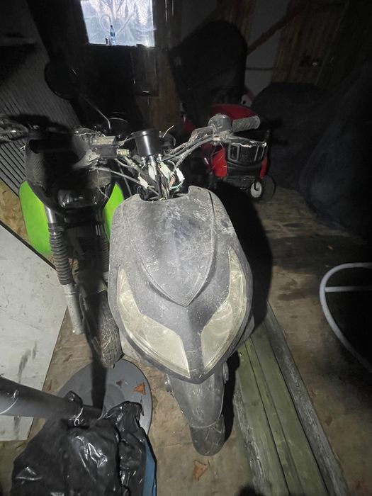 Skuter na części lub w całości