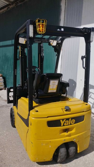 Empilhador eléctrico Yale ERP18VT - 1.800 Kg (2660)