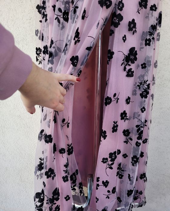 Sukienka długa elegancka tiulowa w kwiaty różowa na wesele dla druhny