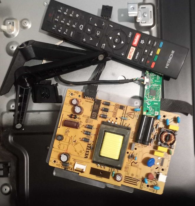 Телевизор Hitachi 32HAE2250.