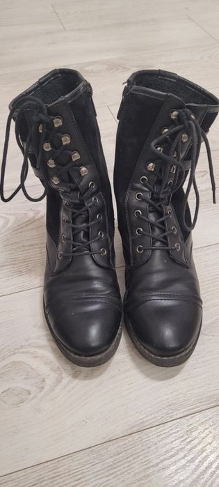 Buty wiązane super