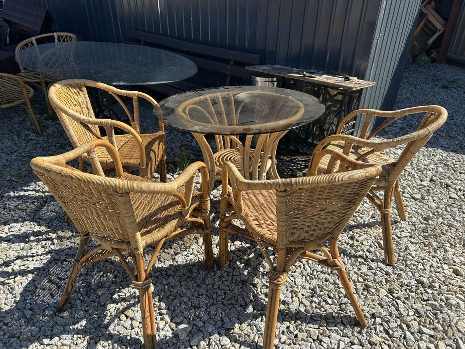 Bardzo ładne krzesła rattanowe