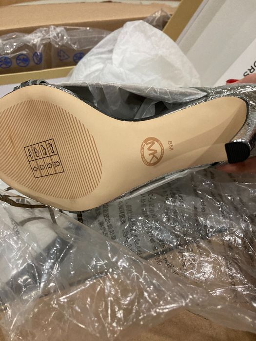 Sandálias Michel Kors nunca usadas