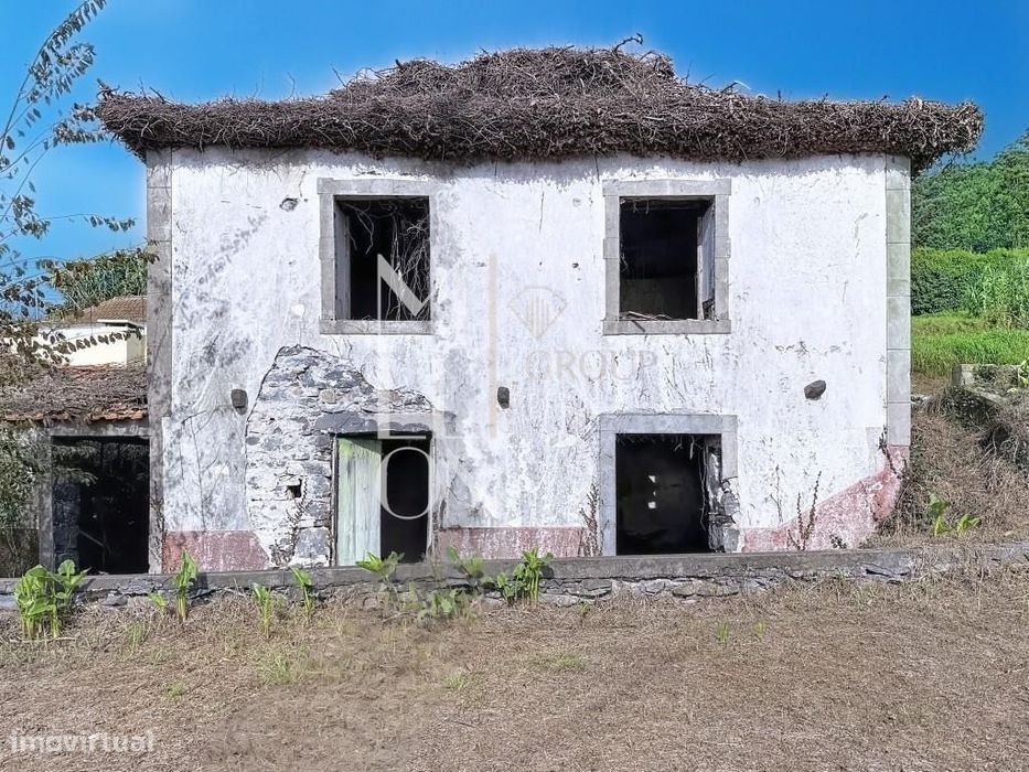 Propriedade no Arco da Calheta para recuperar