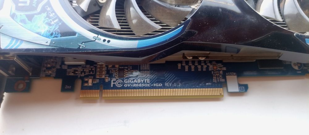 AMD Radeon HD 6670 1GB GDDR5 и AMD HD 6850