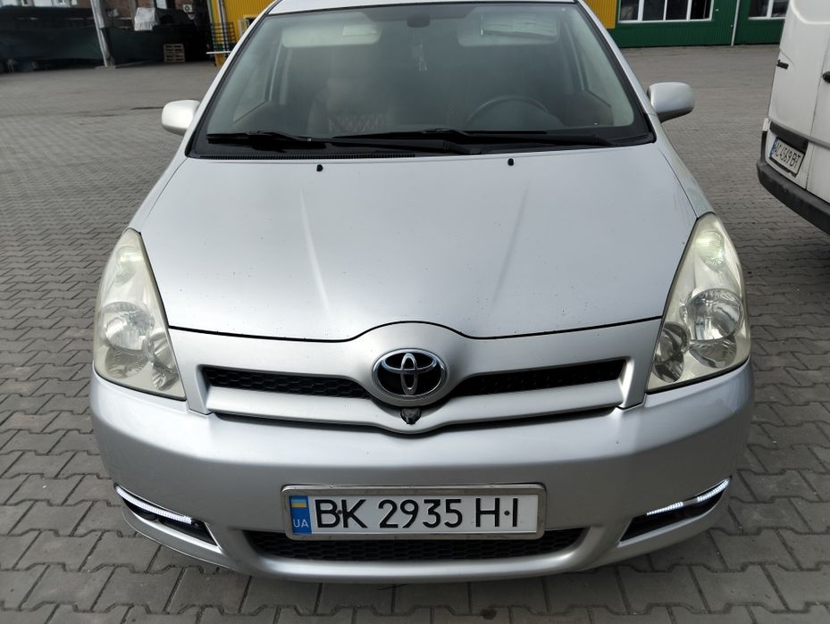 тойота королла версо 2.0дизель 2005року  сімейне авто  сімімісне