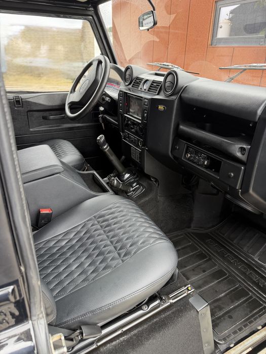 Land Rover Defender 2010