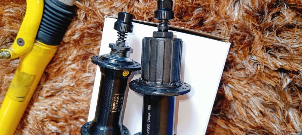 Par de cubos Shimano btt