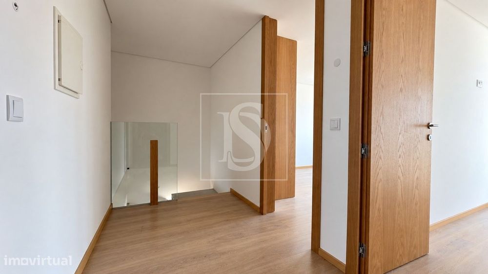 Moradia T3 Nova de Gaveto com Garagem em Frossos, Braga