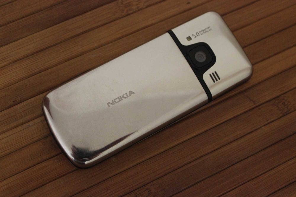 Телефон Nokia 6700
