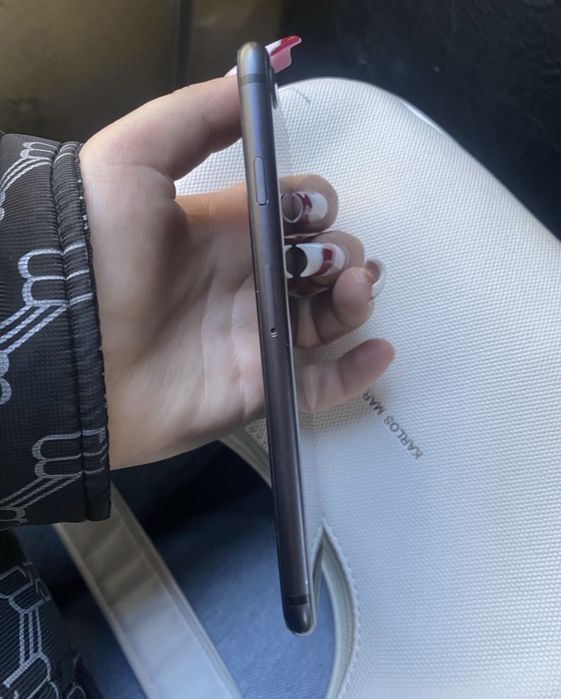 Айфон 8 в хорошому стані