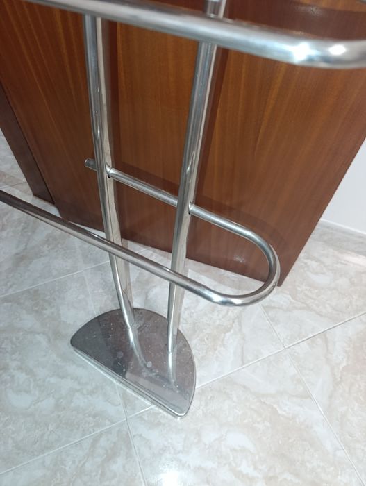 Toalheiro com cerca de 80cm436003807292958721