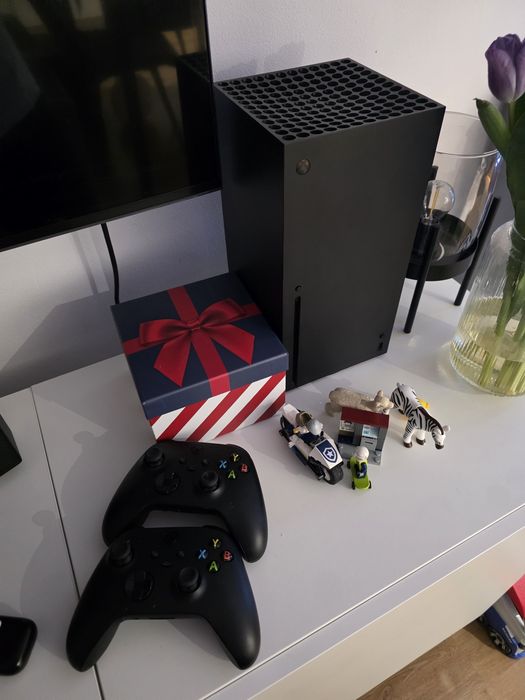Konsola Xbox Series X 2 Pady + Gry
